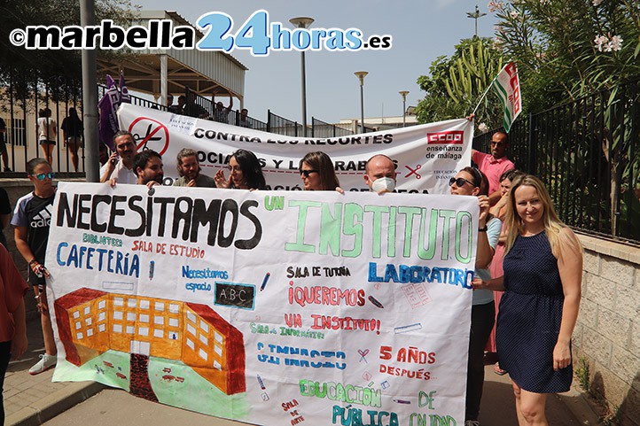 Los alumnos del instituto de Las Chapas reivindican unas instalaciones básicas