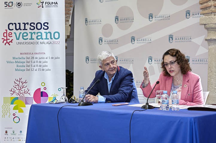 Magdalena Valerio garantiza el futuro de las pensiones en una charla en Marbella