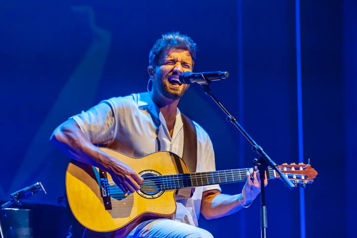 Marbella se rinde ante la voz y el talento del malagueño Pablo Alborán 