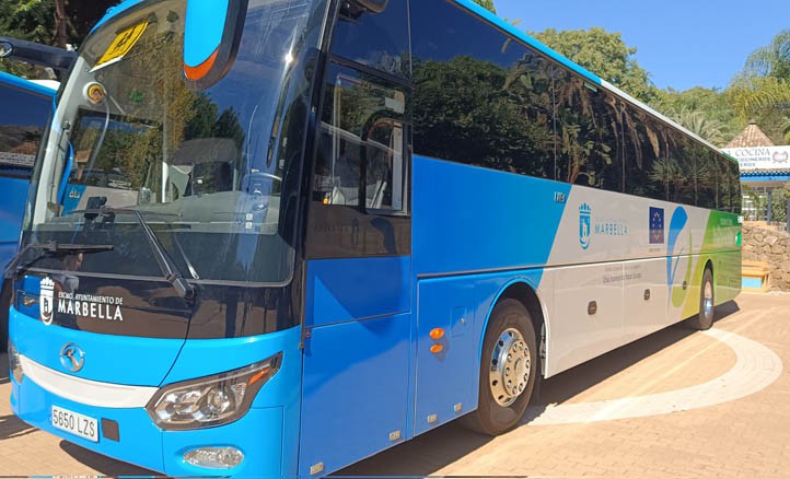 Marbella incorpora gracias a fondos europeos tres autobuses escolares