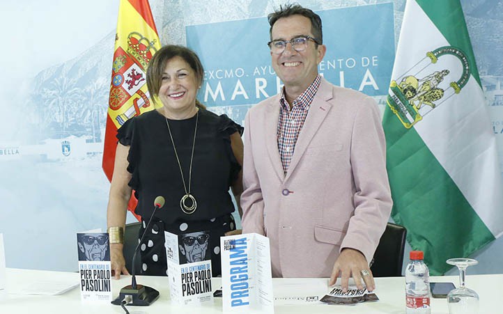 El director del Museo del Grabado, cuyo cargo está en duda, presenta un ciclo