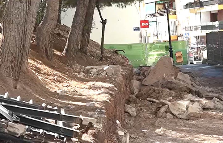 Completan en pleno curso el arreglo del muro del colegio García Lorca