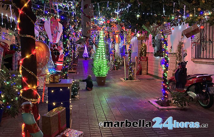La pequeña calle de Marbella que decoran los vecinos por Navidad