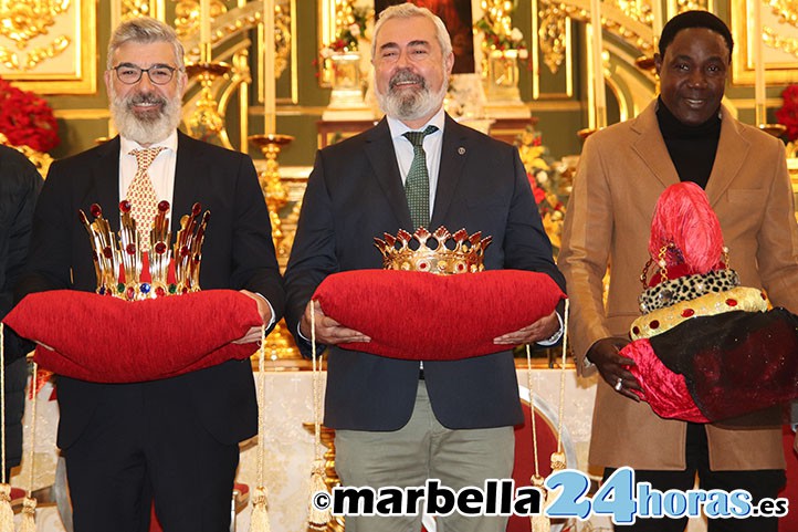 Coca, Pérez Duarte y Ndiye, emisarios de los Reyes Magos en Marbella