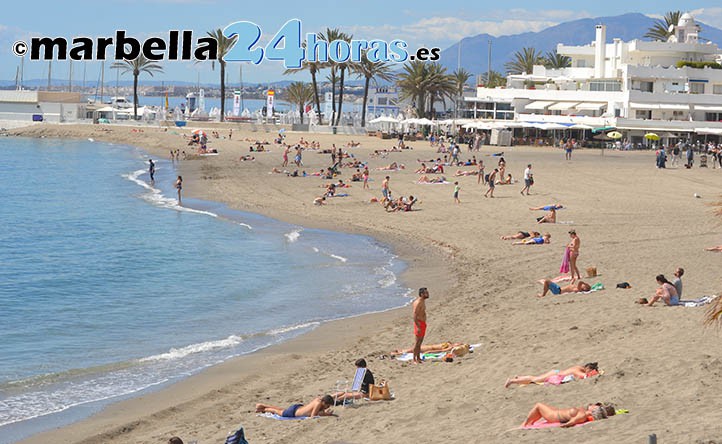 Domingo de playa en Marbella a quince días de la Semana Santa
