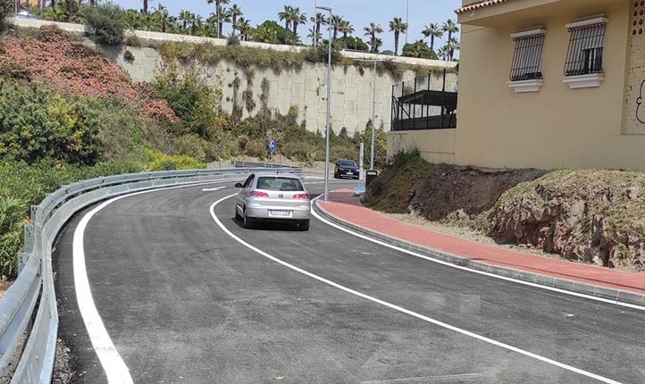 La alcaldesa de Marbella arregla el Carril del Butano tras 16 años