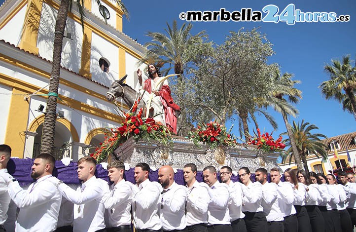 San Pedro Alcántara disfruta con la Pollinica en un gran Domingo de Ramos