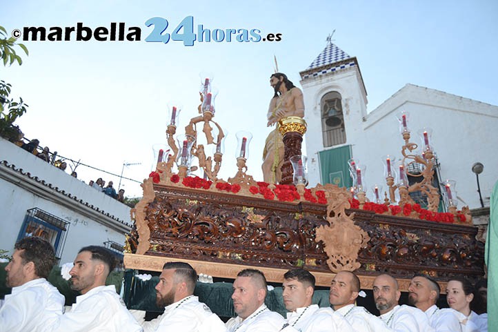 Lunes Santo de saetas en el Barrio Alto de Marbella al paso de la Columna