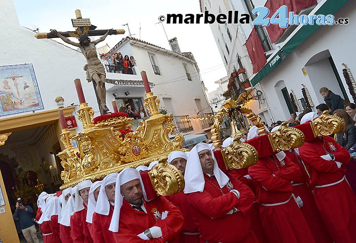 El Cristo del Amor reluce en un espléndido Jueves Santo en Marbella