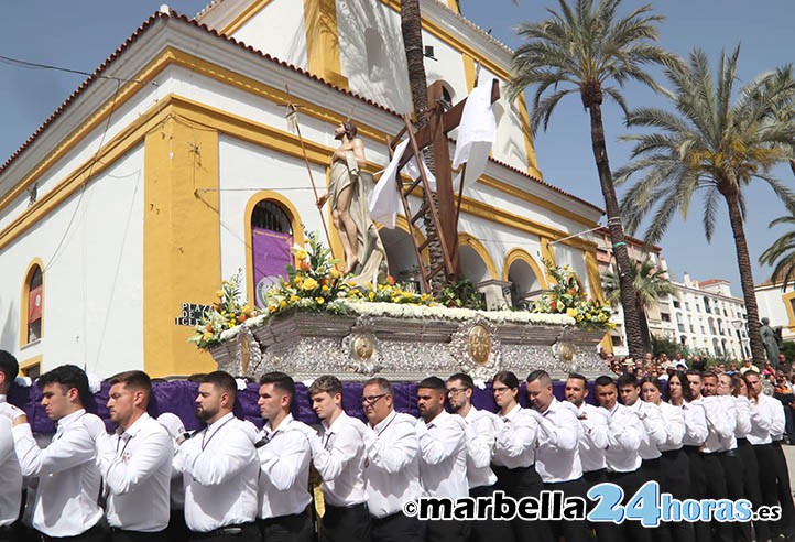 Brillante final a la Semana Santa de San Pedro Alcántara con el Resucitado
