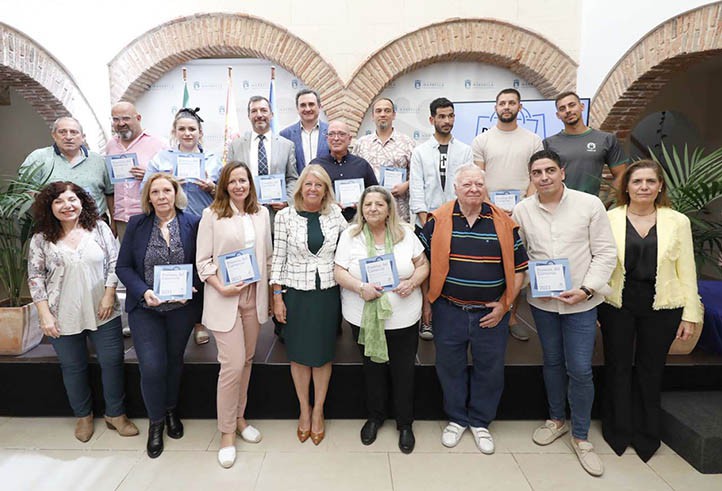 Muñoz reparte premios a comerciantes de Marbella tras olvidarlos en pandemia