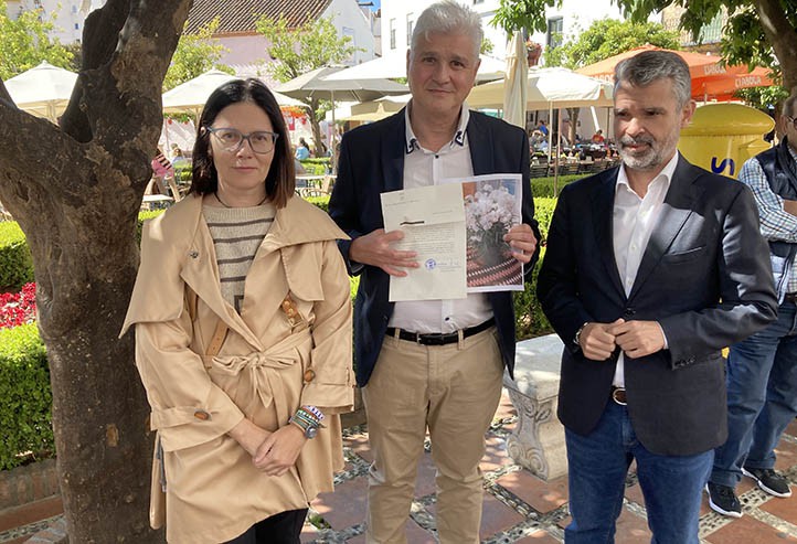 El PSOE acusa a Muñoz de saltarse la ley al dar regalos desde el Ayuntamiento
