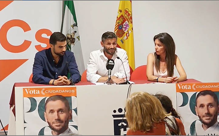 Mora (CS): "El PP compra votos en Marbella chantajeando y amenazando"