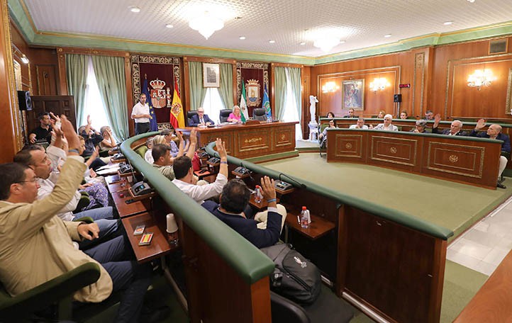 Último pleno del mandato en Marbella con la despedida de ocho concejales