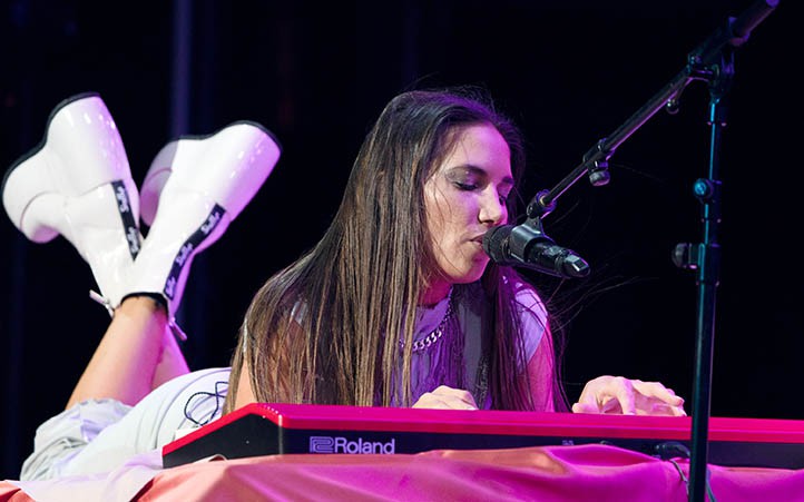 India Martínez despliega su talento ante un auditorio repleto en Starlite Marbella