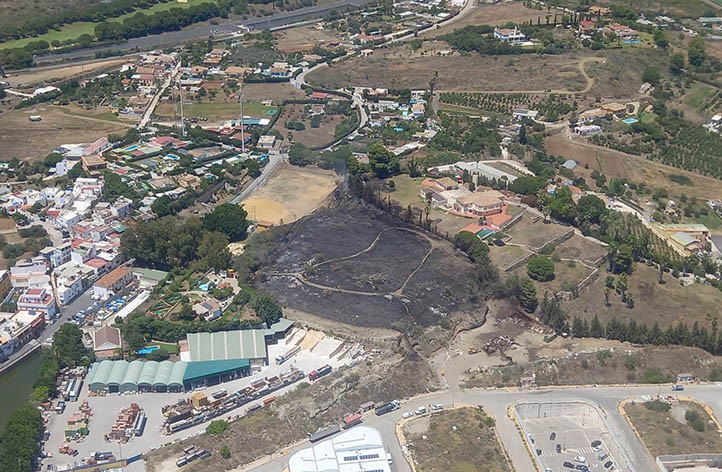 Extinguido un incendio en un punto limpio en San Pedro Alcántara
