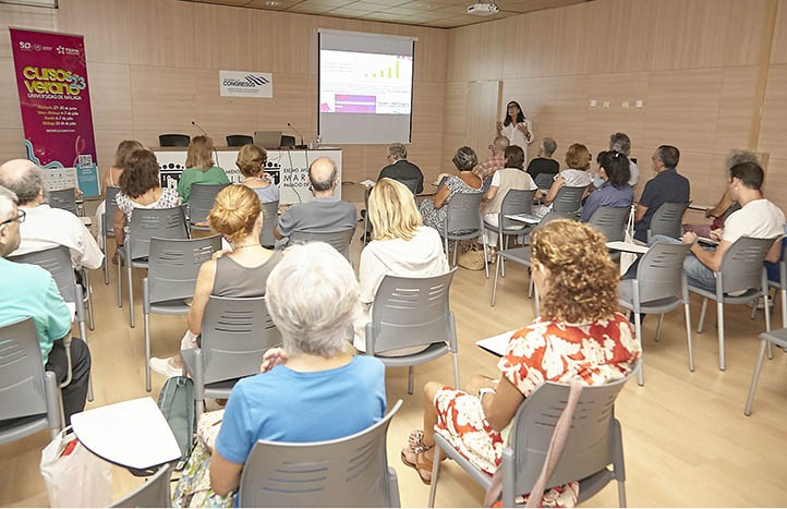 Defensa de las vacunas en el cierre de los Cursos de la UMA en Marbella 