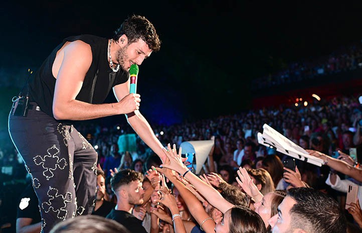 Sebastián Yatra pone a cantar al público en el festival Starlite de Marbella