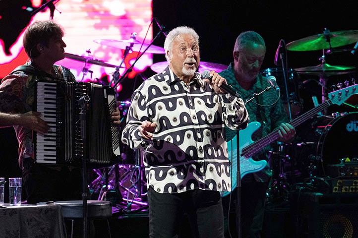 Tom Jones despliega su leyenda en el festival Starlite en Marbella