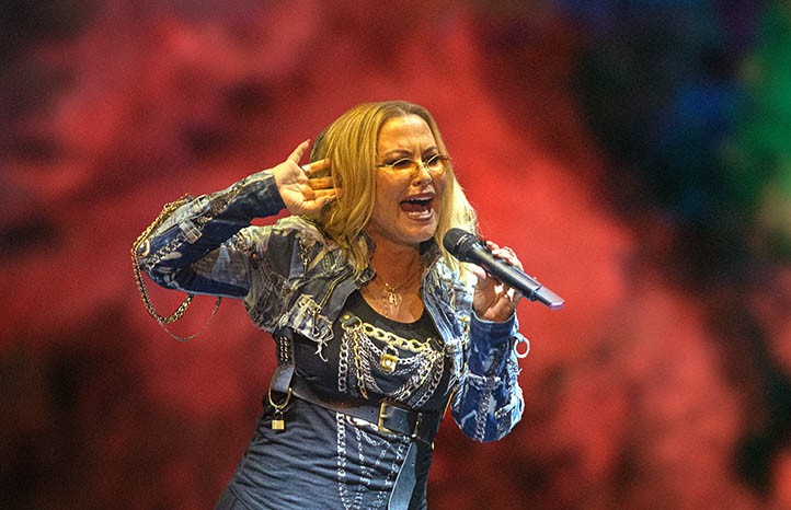 La poderosa voz de Anastacia resuena en la cantera de Starlite en Marbella