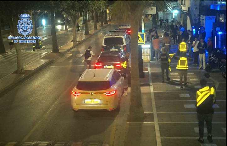 Doce denunciados en dos discotecas de Puerto Banús tras una redada antidroga