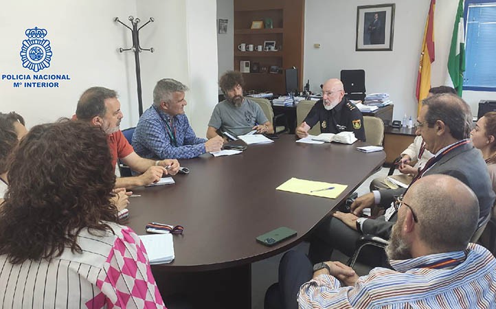 La Policía Nacional promueve en Marbella un plan contra la marginalidad