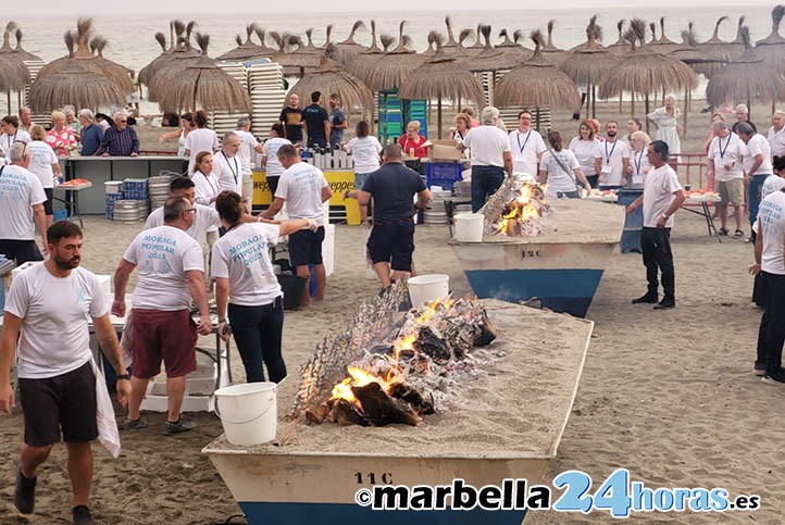 Más de 1.500 kilos de sardinas al espeto para despedir el verano en Marbella