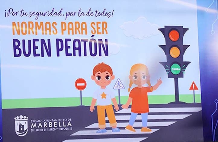 Un curso de peatón, en la campaña escolar de educación vial en Marbella