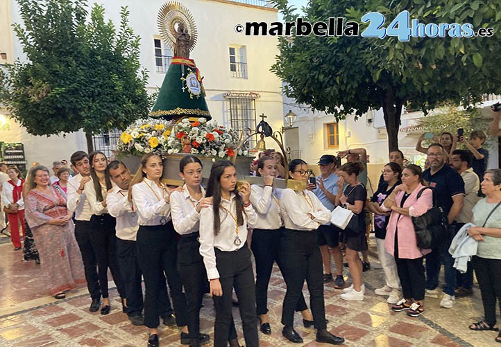 La Virgen del Pilar recorre Marbella hasta su ermita en Miraflores