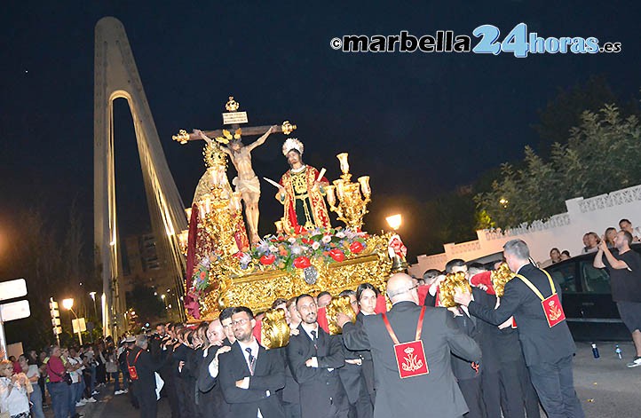 El Cristo del Amor brilla por las calles de Marbella en su 75º aniversario
