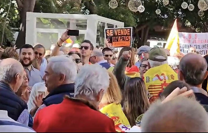 Unas 800 personas se manifiestan en Marbella contra el Gobierno