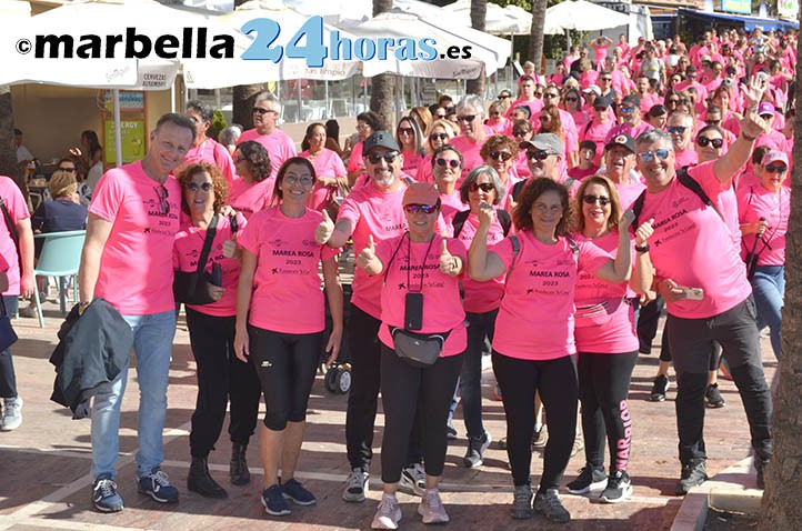 Marbella se vuelca en la lucha contra el cáncer con una masiva "Marea Rosa"