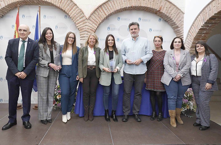 Marbella reconoce a Bancosol y a dos centros educativos con motivo del 25-N
