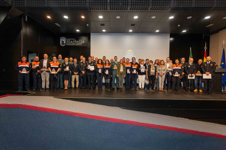 Reconocimiento al "servicio esencial" de Protección Civil en Marbella