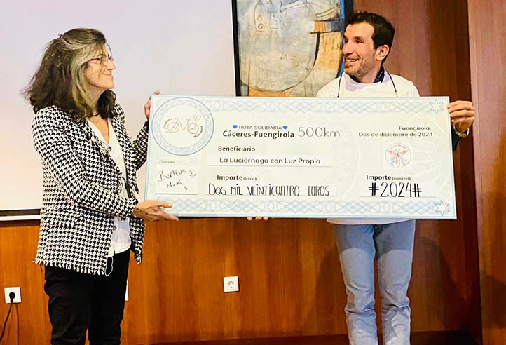 Recaudan 2.000 euros para la asociación Luciérnaga con Luz Propia de Marbella