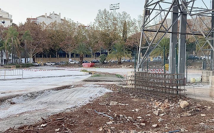 El PSOE critica la "chapuza" de la pista de atletismo que se ejecuta en Marbella