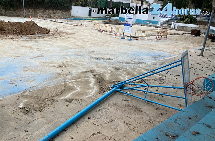 Desmontan la pista de Río Huelo para poner una carpa para kárate