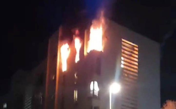 Cinco heridos, dos de ellos bomberos, en un incendio en Marbella