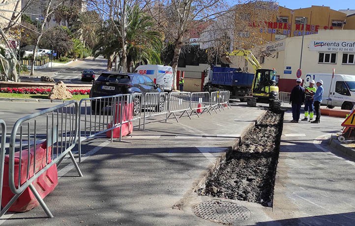 Mejoras en el drenaje de dos rotondas de Marbella para evitar inundaciones 