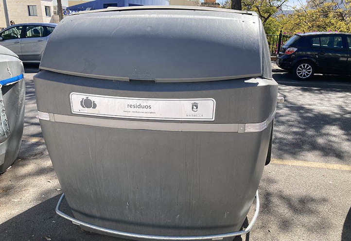 Un contrato millonario para mantener los contenedores de basura en Marbella