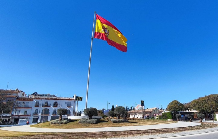 El PSOE de San Pedro pide que se añada la bandera de Andalucía al bulevar