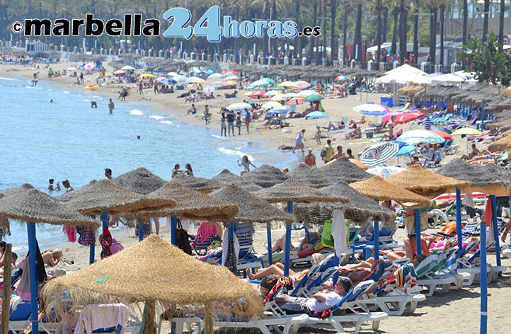 Marbella reducirá las zonas de hamacas en las playas con una nueva normativa