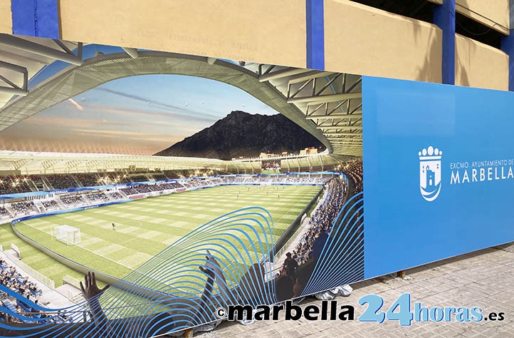 Decoran con infografías las vallas que rodean el viejo estadio de Marbella