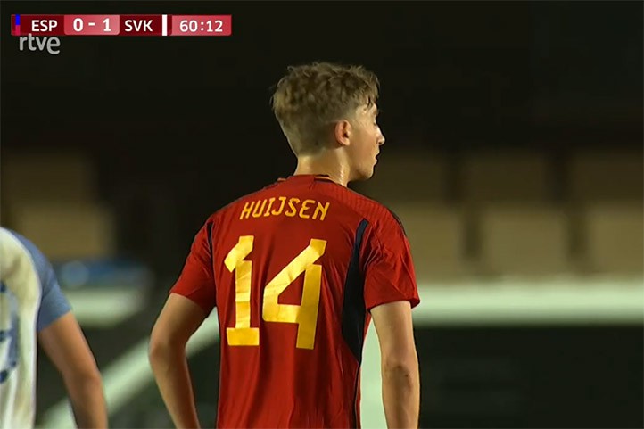 El marbellí Dean Huijsen disputa 45 minutos en su estreno con España sub-21