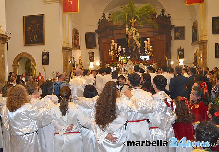 La Pollinica de Marbella se queda en el templo, 11 años después, por la lluvia