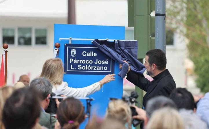 Marbella rinde homenaje con una calle en la Bajadilla al "cura Pepe"