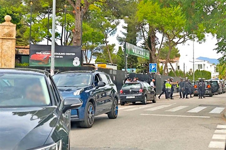 Despliegue policial en un club de pádel de Marbella con varios detenidos