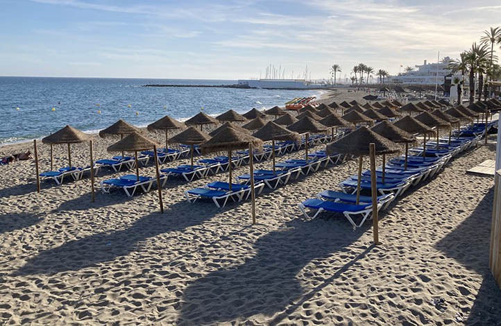 Marbella, cuarto municipio de España con más banderas azules en playas
