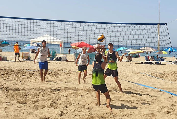 Rebelión para salvar el voley en la playa del Cable de Marbella