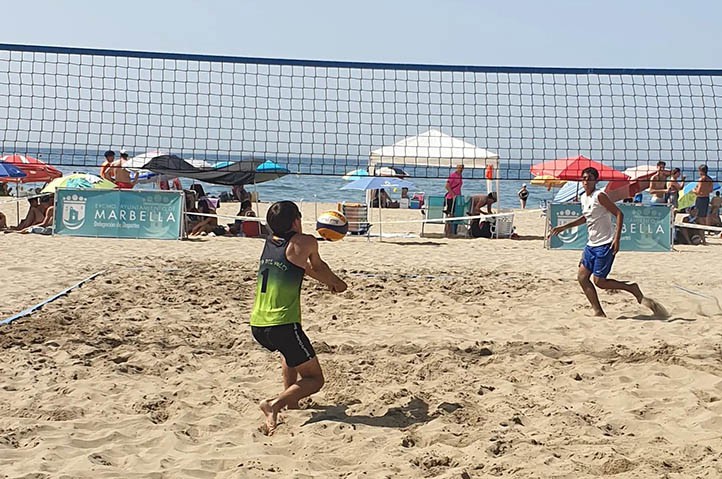 Más de 1.200 firmas piden que siga el voley en la playa del Cable de Marbella